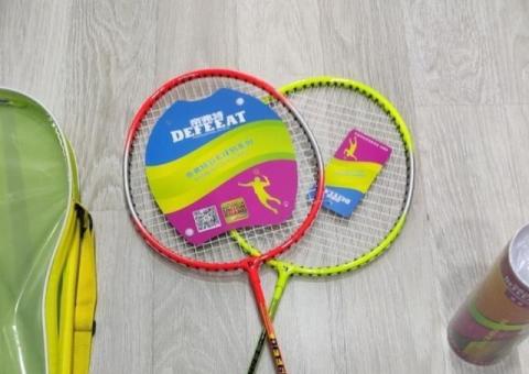 Badminton raketi və valanı "Defeeat"