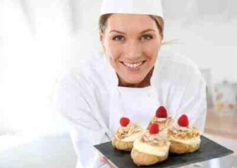 Şirniyyatçı tələb olunur