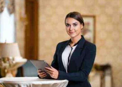 Hostes tələb olunur